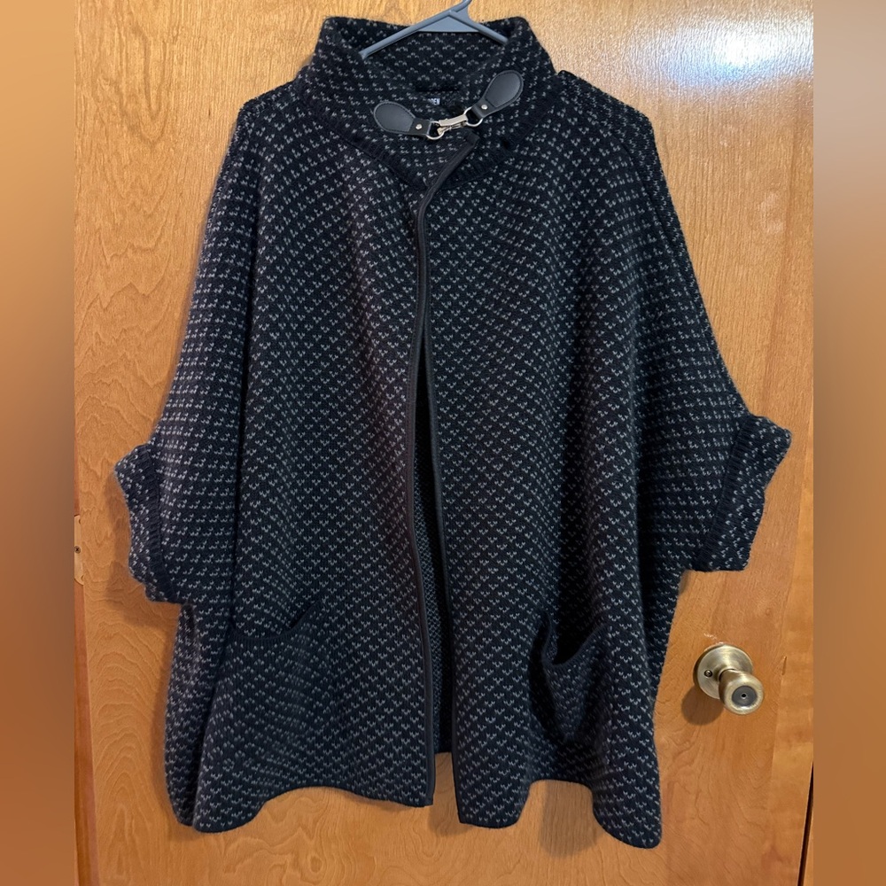 Steve Madden black and gray Women's knit poncho